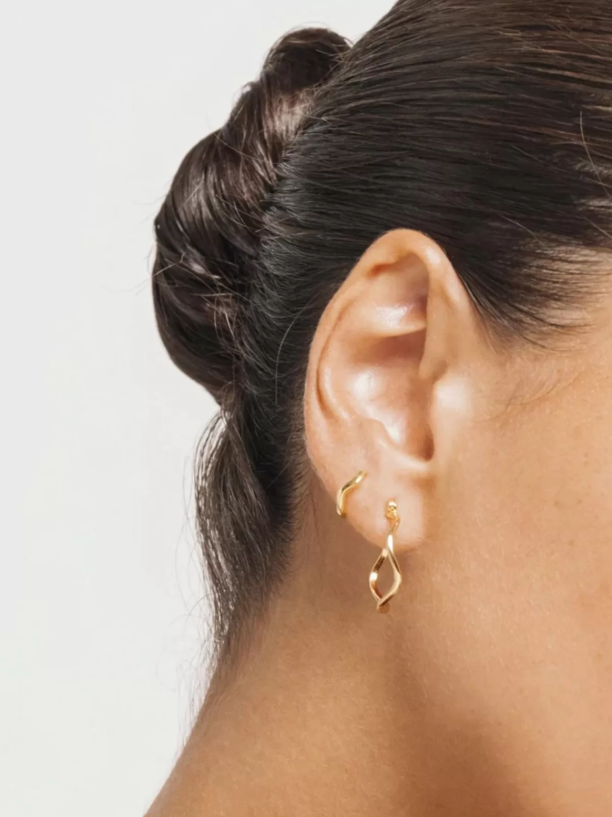 Saint Valentine Earrings | Jewellery | Vera Wave Huggies - Gold